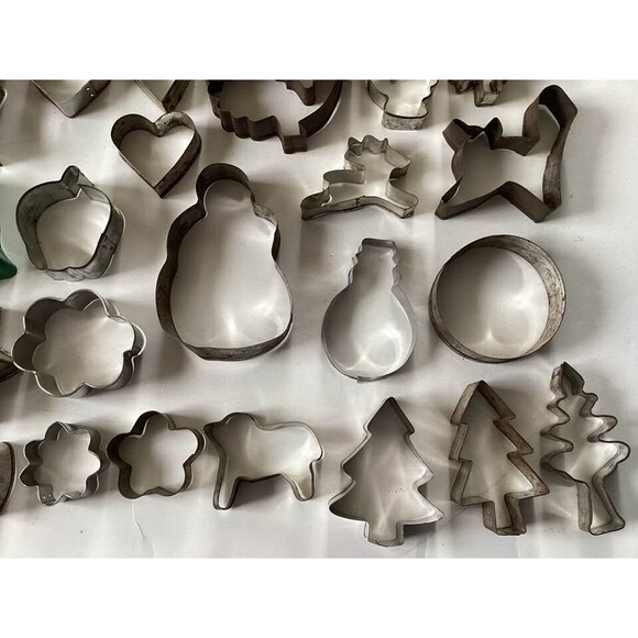 Metal Cookie Cutters Assorted Vtg Lot 43 Teapot Cat Rabbit Leaf Bell Apple Tree - Picture 6 of 14